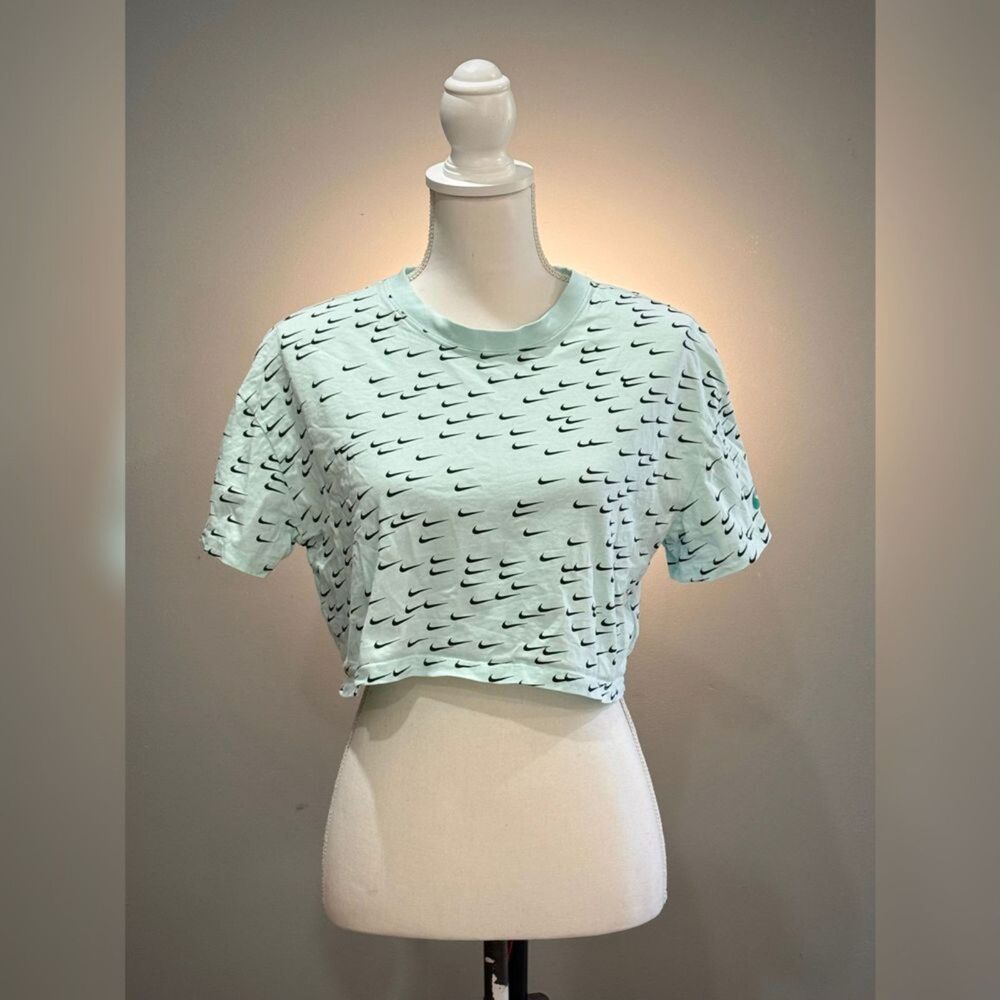 Light Blue Nike Cropped Tee Size M EUC